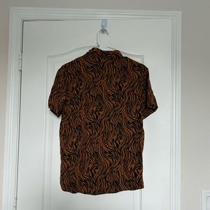 Men’s Small Short Sleeve Zebra/Tiger print Button down Shirt